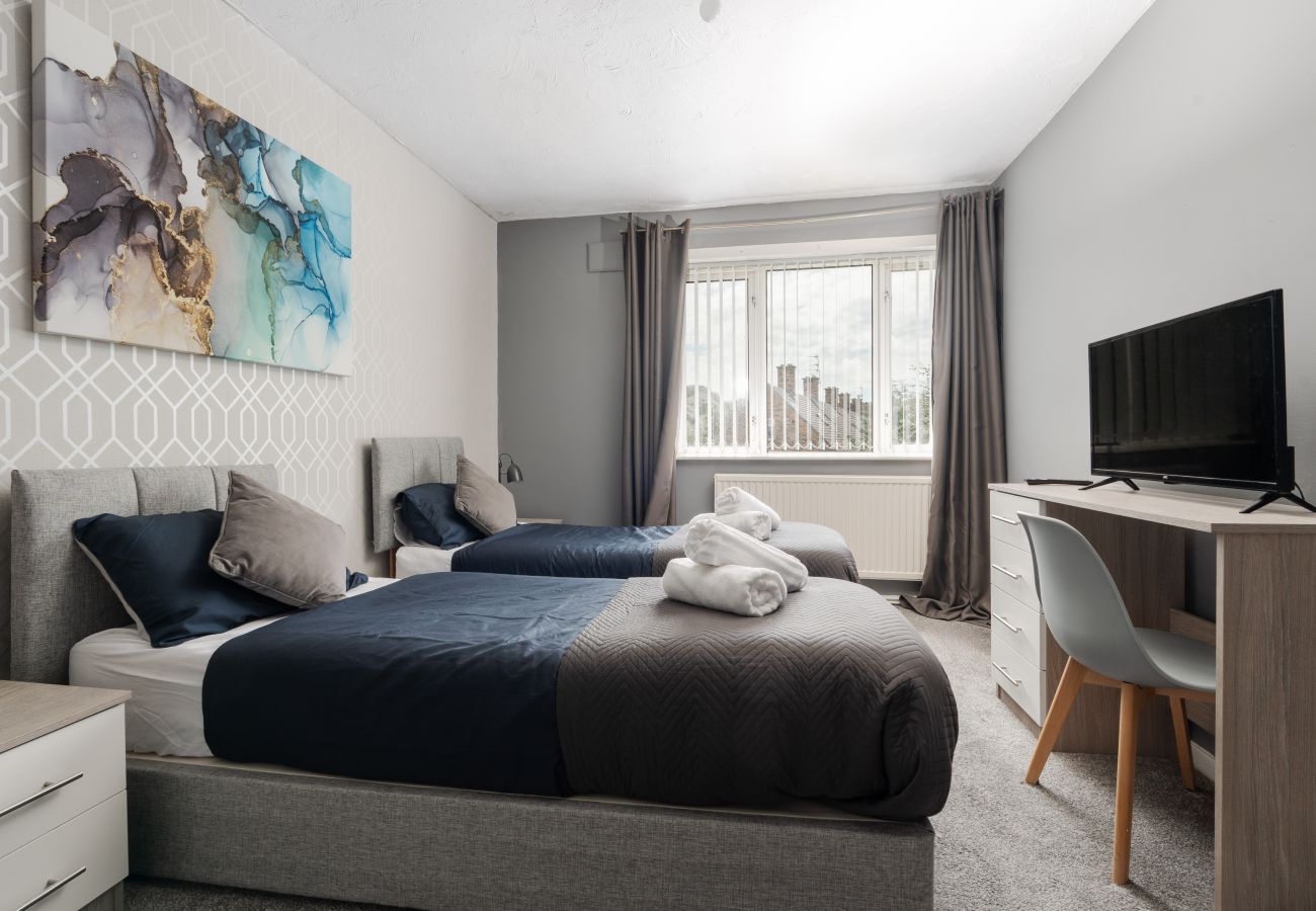 Apartment in Speke - Cosy Speke 3Bed Retreat with Free Parking