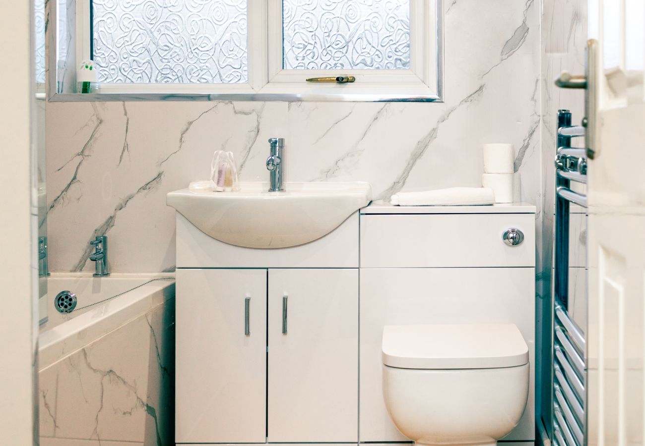 House in Manchester - Ashton Parkside 2BR Escape near Transport Links