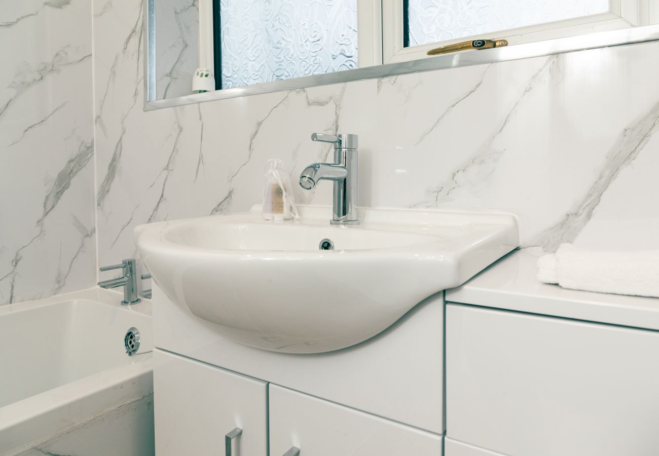 House in Manchester - Ashton Parkside 2BR Escape near Transport Links