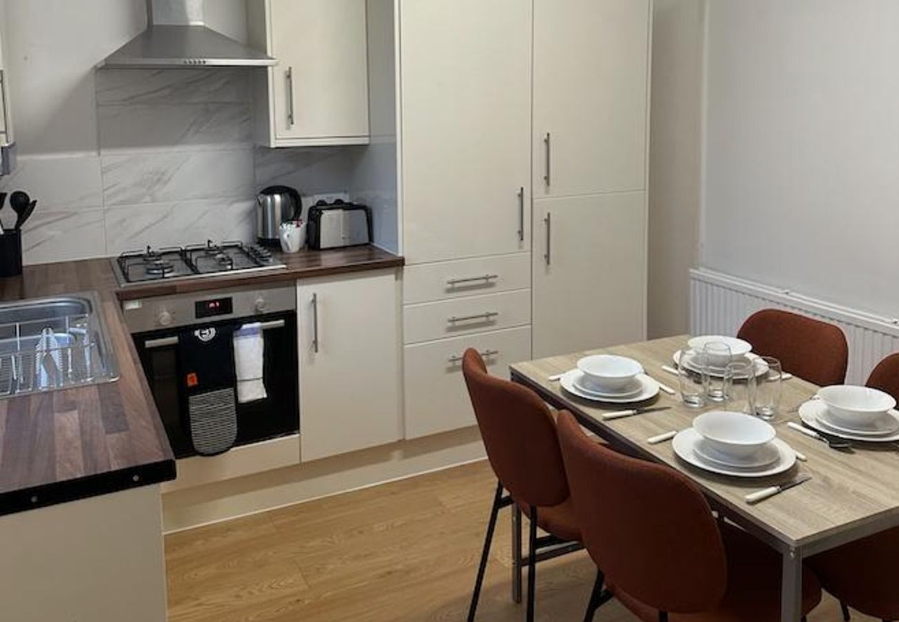 House in Manchester - Ashton Parkside 2BR Escape near Transport Links