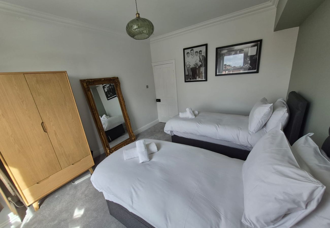 House in Manchester - Manchester Music Lover’s Dream 3 Bed House with Games  Room