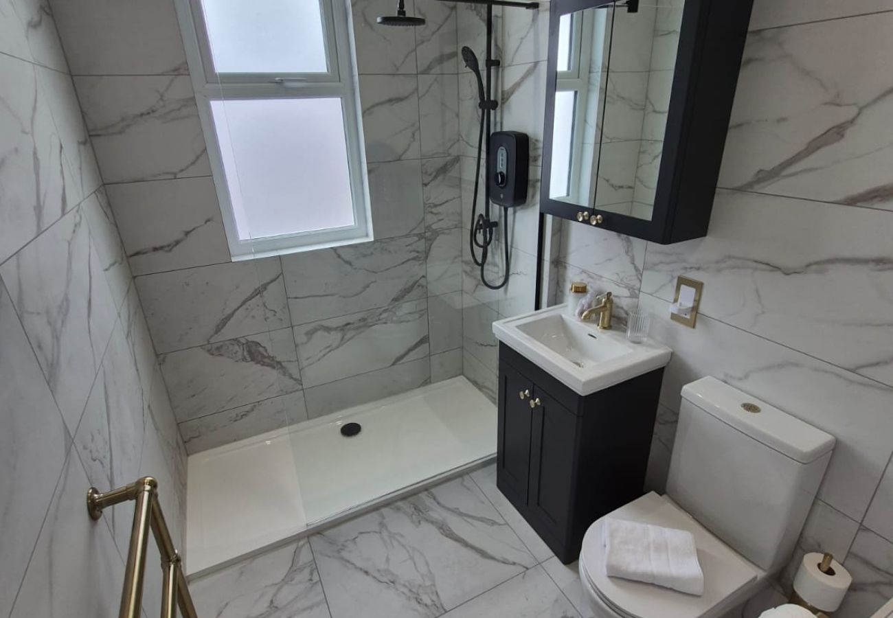 House in Manchester - Manchester Music Lover’s Dream 3 Bed House with Games  Room