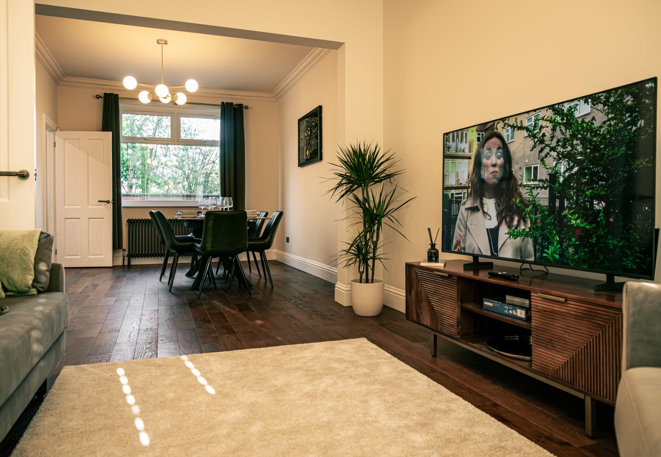 House in Manchester - Manchester Music Lover’s Dream 3 Bed House with Games  Room