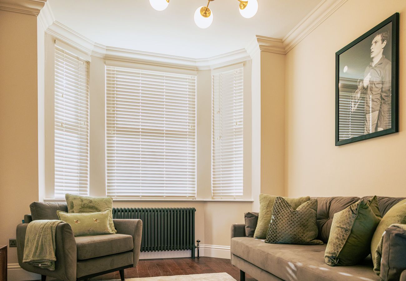 House in Manchester - Manchester Music Lover’s Dream 3 Bed House with Games  Room