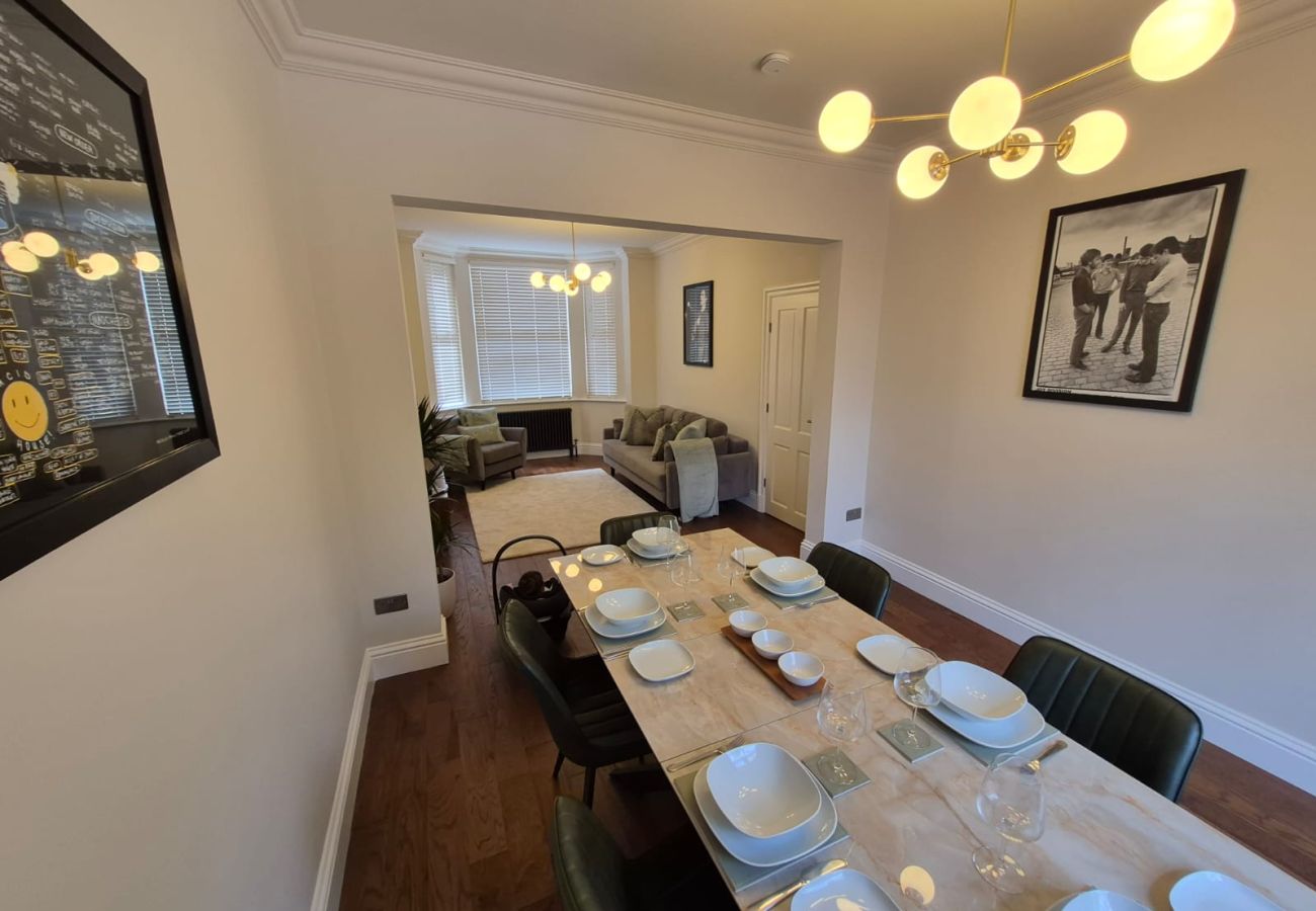 House in Manchester - Manchester Music Lover’s Dream 3 Bed House with Games  Room
