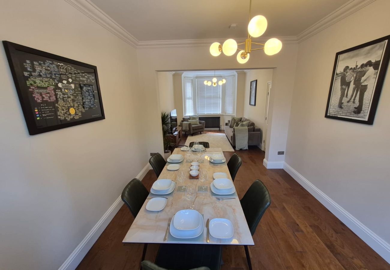 House in Manchester - Manchester Music Lover’s Dream 3 Bed House with Games  Room