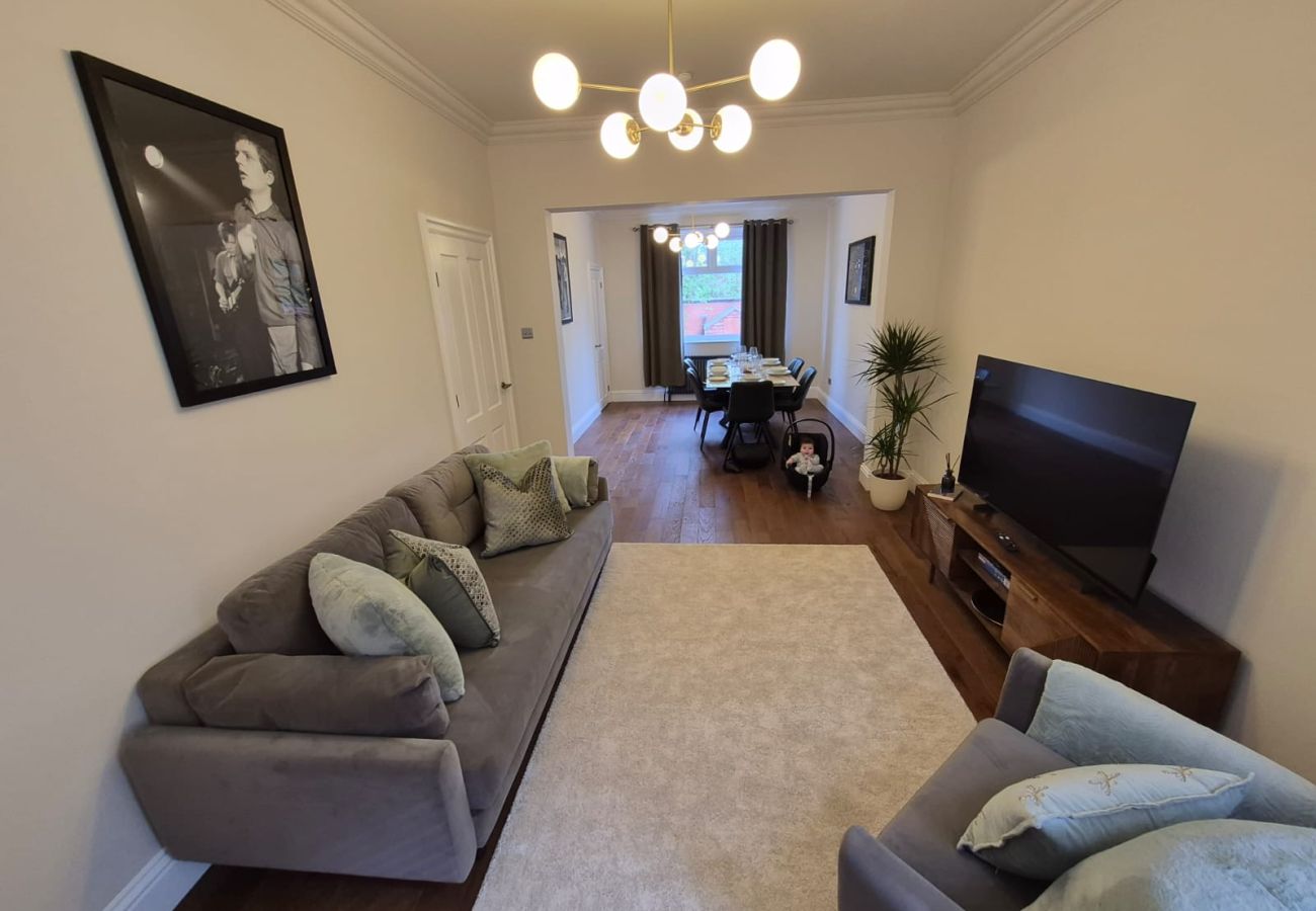 House in Manchester - Manchester Music Lover’s Dream 3 Bed House with Games  Room