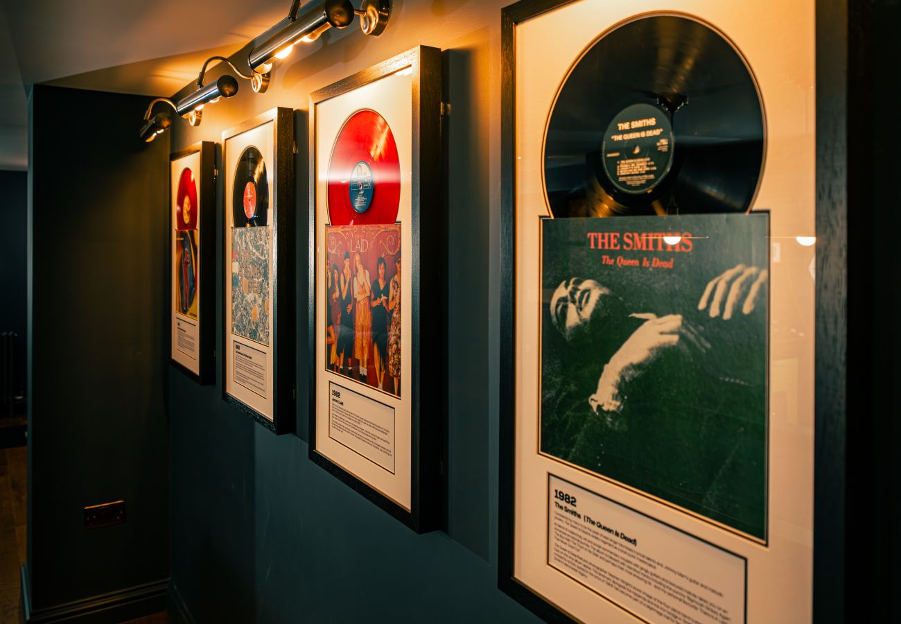 House in Manchester - Manchester Music Lover’s Dream 3 Bed House with Games  Room