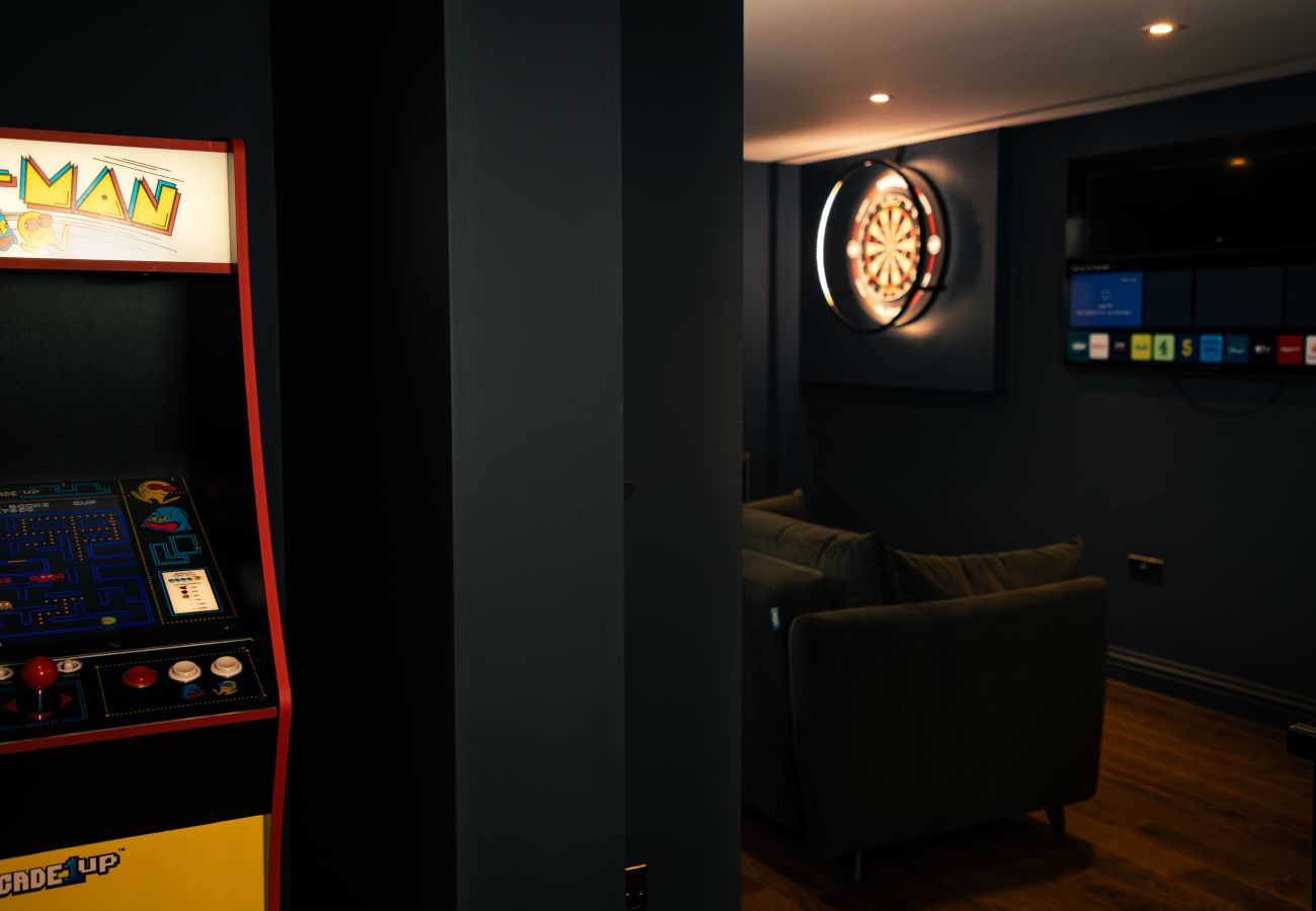 House in Manchester - Manchester Music Lover’s Dream 3 Bed House with Games  Room