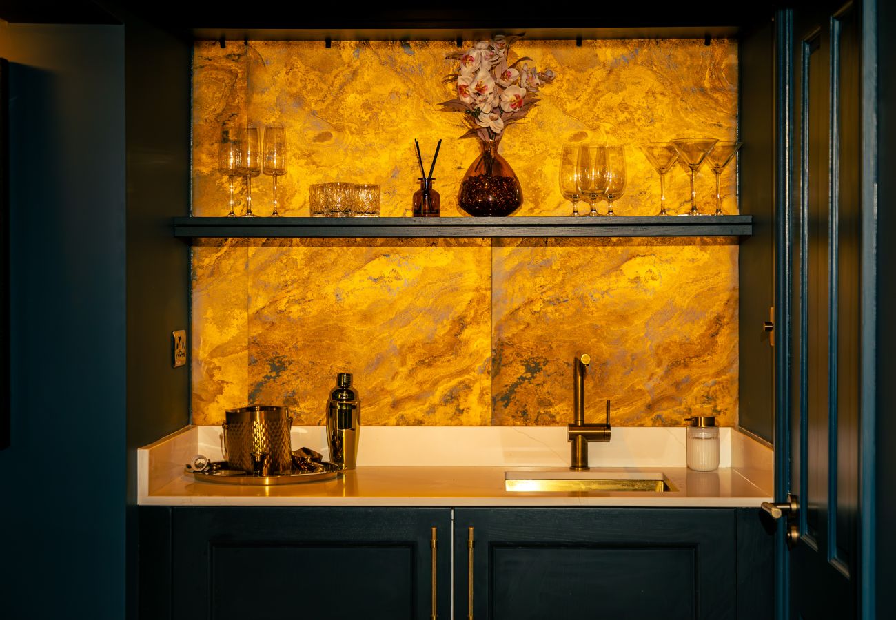 House in Manchester - Manchester Music Lover’s Dream 3 Bed House with Games  Room