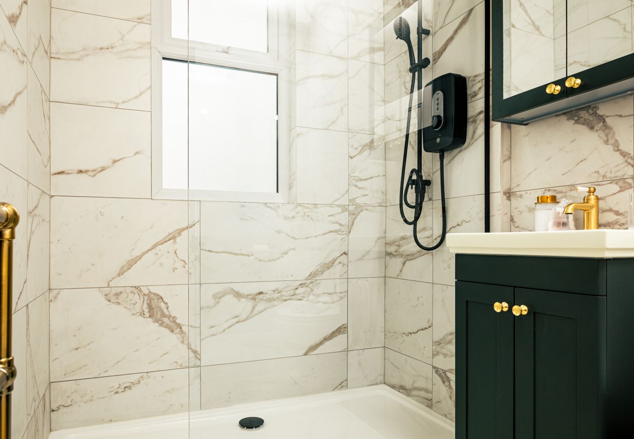 House in Manchester - Manchester Music Lover’s Dream 3 Bed House with Games  Room