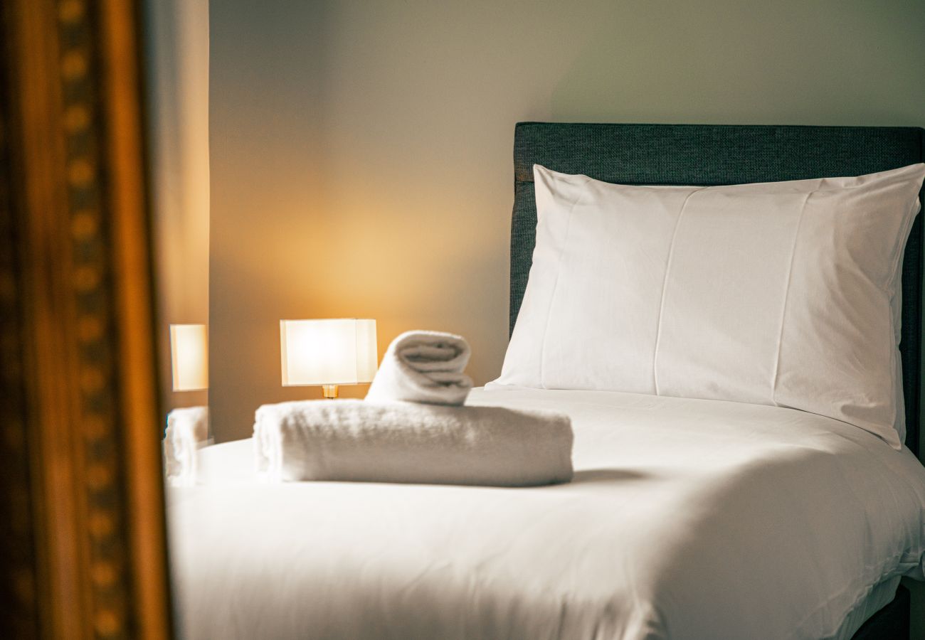 House in Manchester - Manchester Music Lover’s Dream 3 Bed House with Games  Room