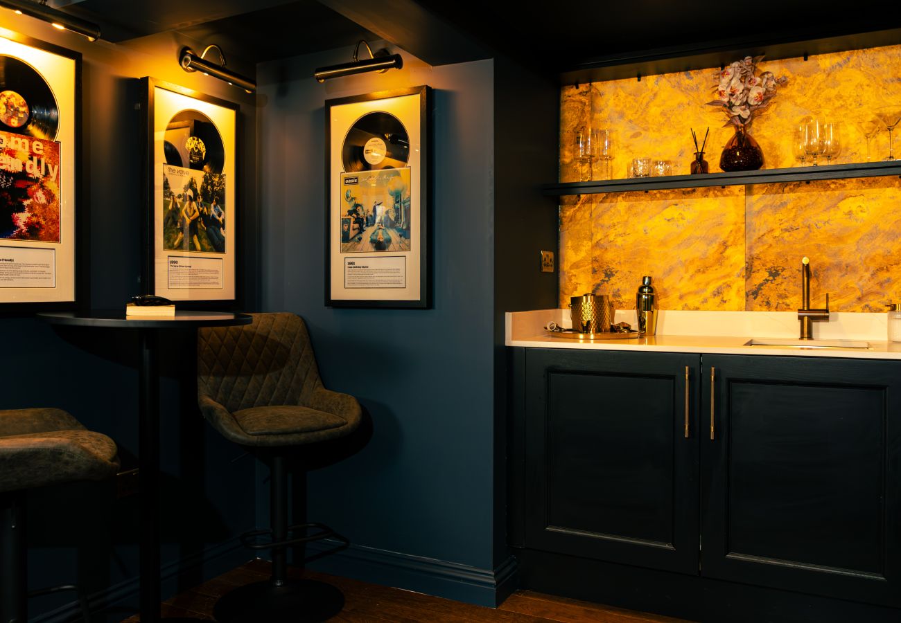 House in Manchester - Manchester Music Lover’s Dream 3 Bed House with Games  Room
