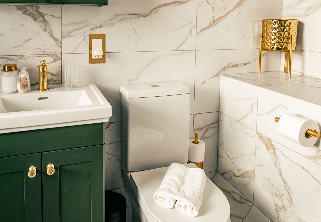 House in Manchester - Manchester Music Lover’s Dream 3 Bed House with Games  Room