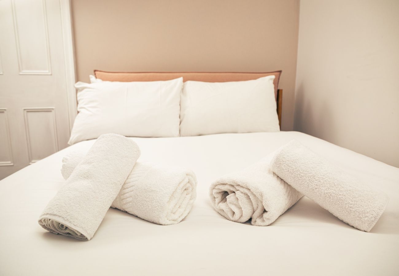 House in Manchester - Manchester Music Lover’s Dream 3 Bed House with Games  Room