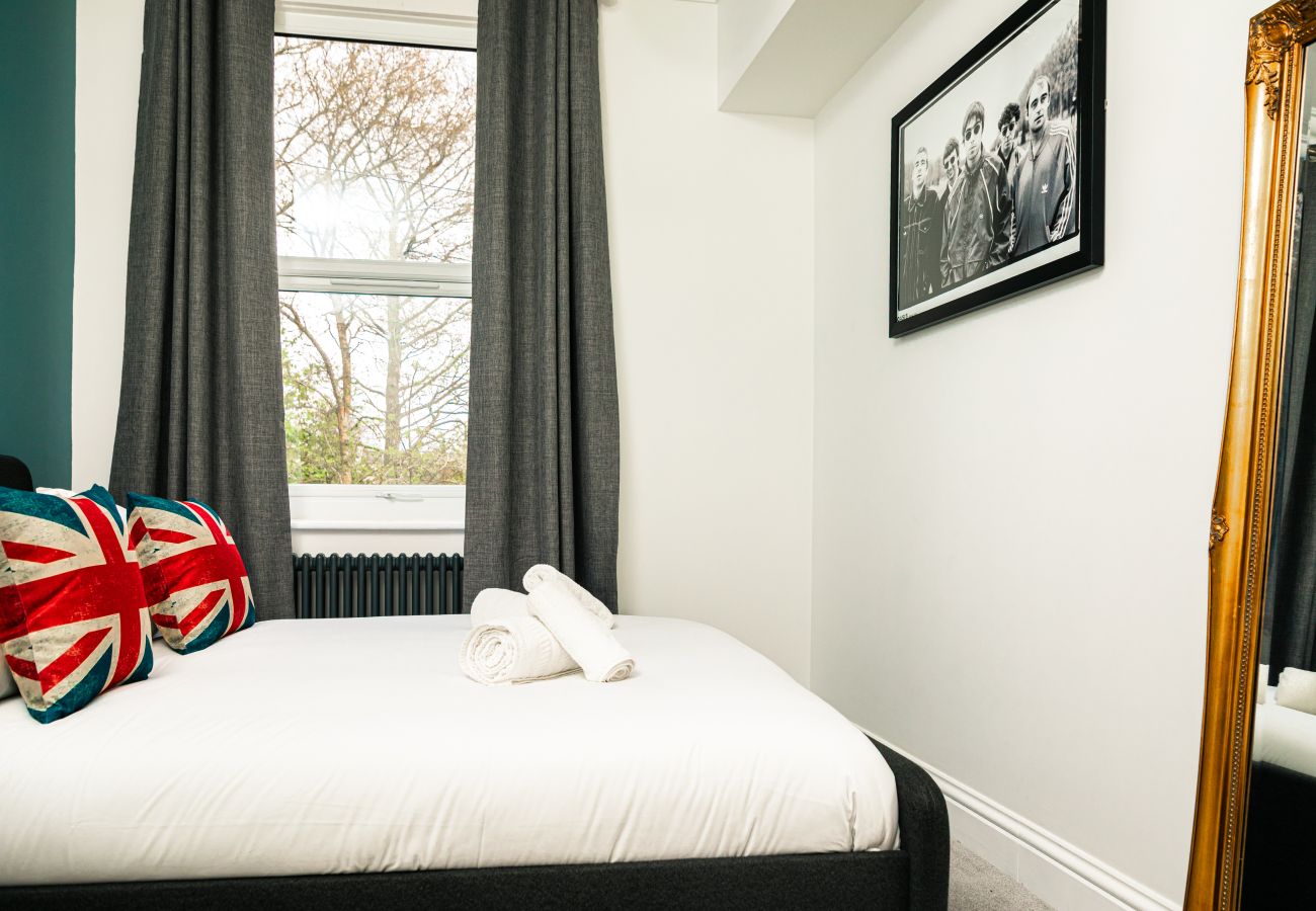 House in Manchester - Manchester Music Lover’s Dream 3 Bed House with Games  Room