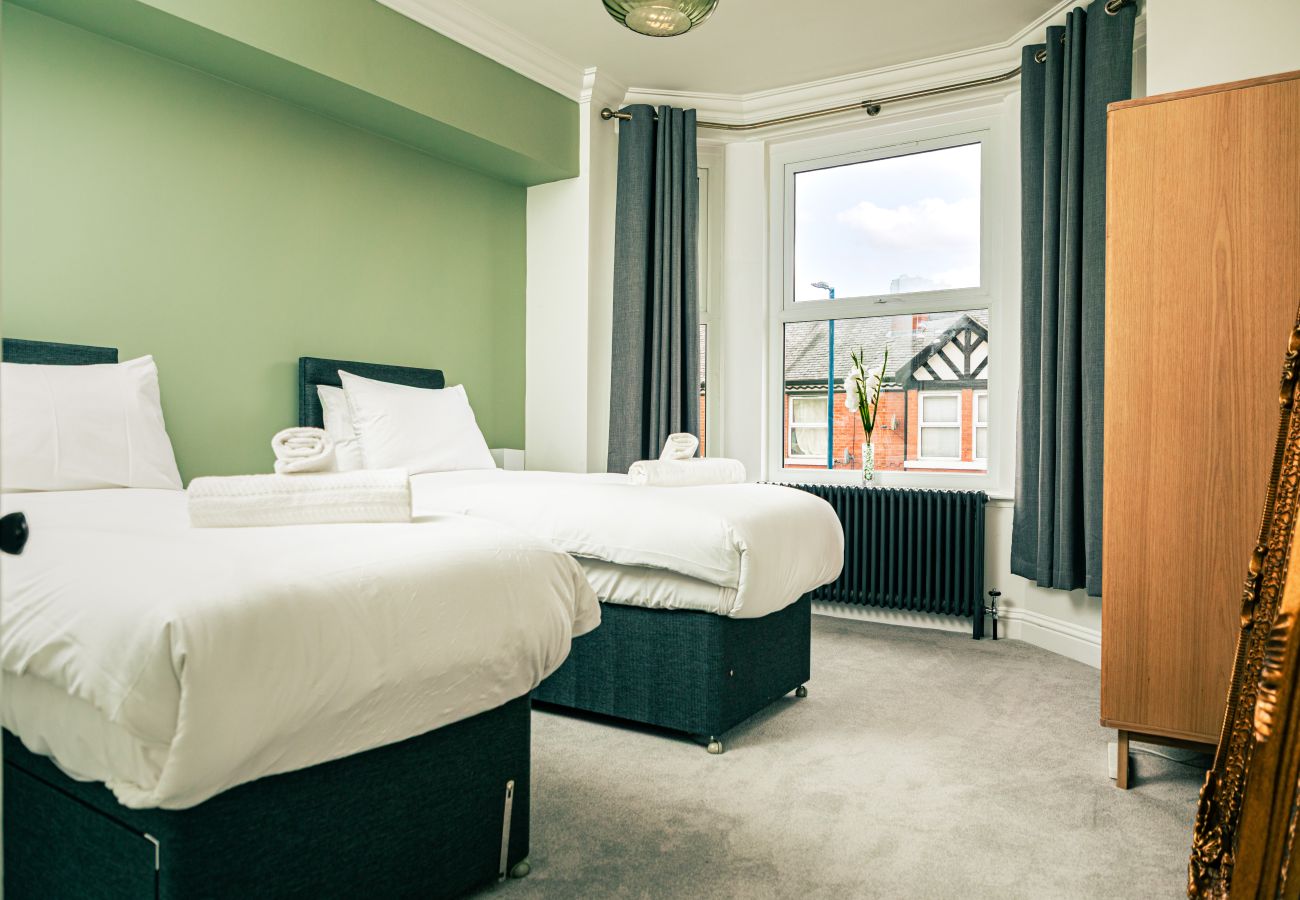 House in Manchester - Manchester Music Lover’s Dream 3 Bed House with Games  Room