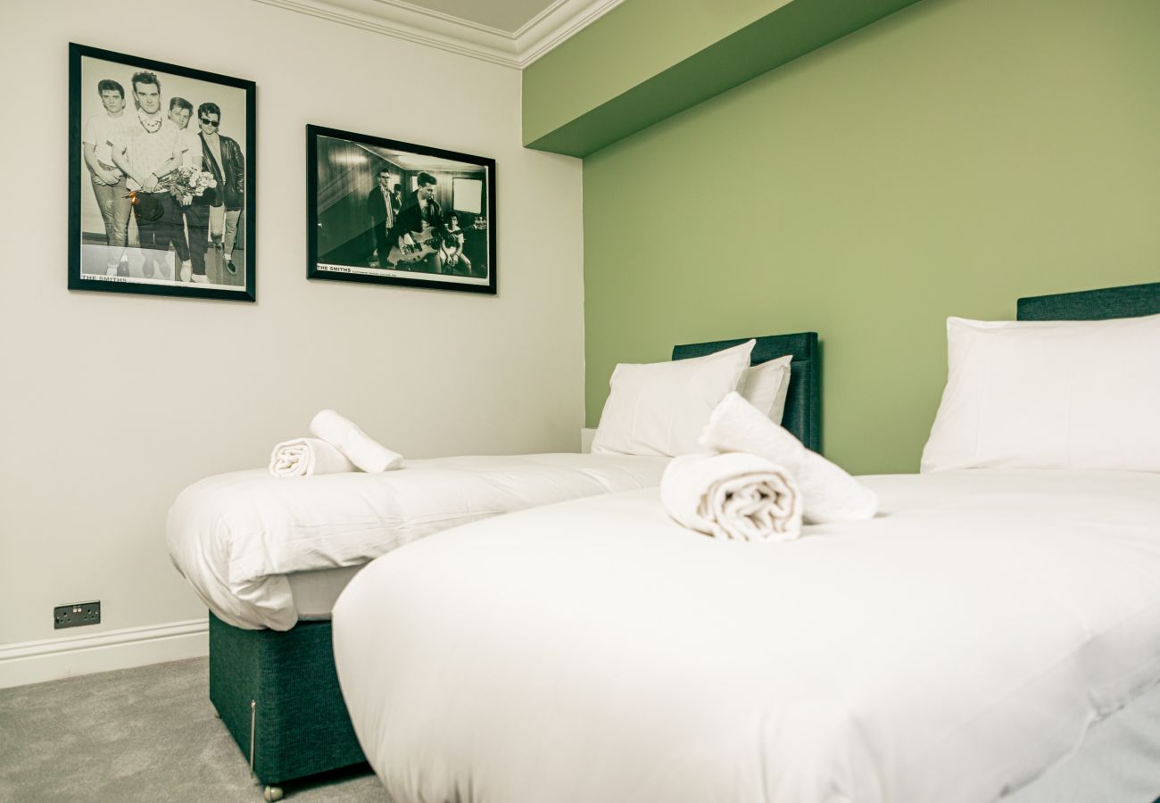 House in Manchester - Manchester Music Lover’s Dream 3 Bed House with Games  Room