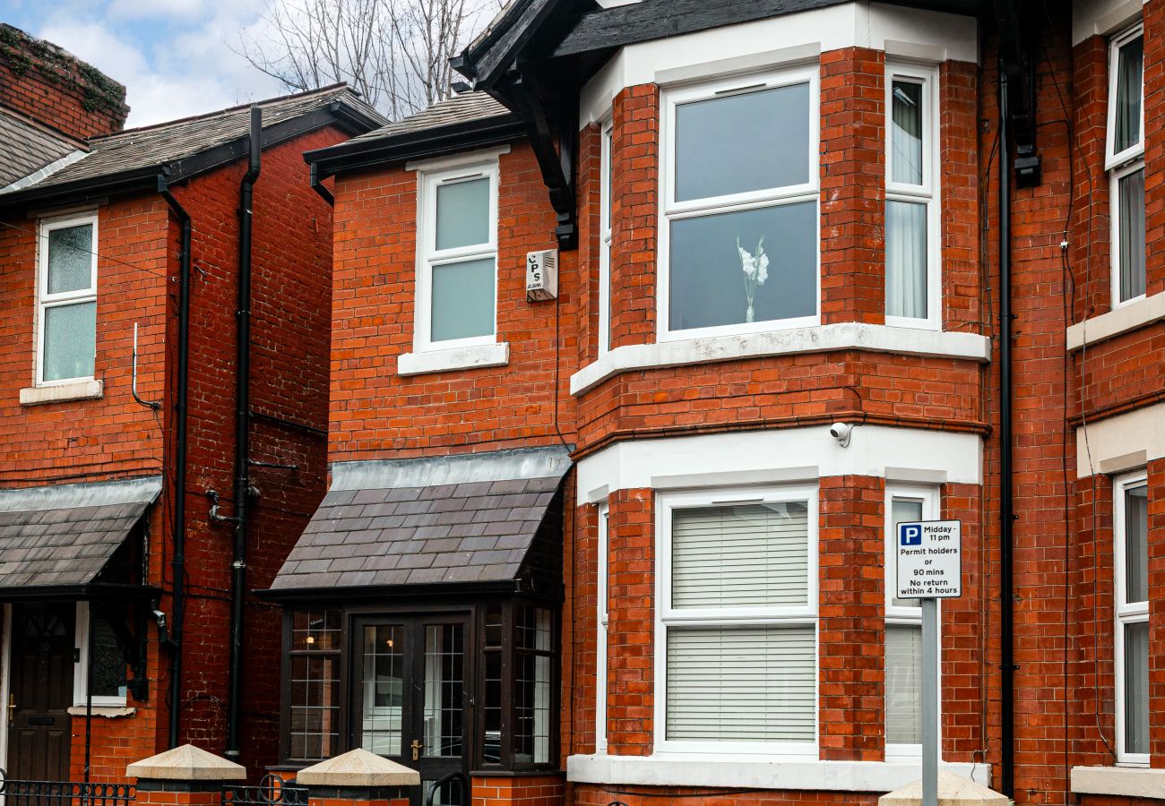 House in Manchester - Manchester Music Lover’s Dream 3 Bed House with Games  Room