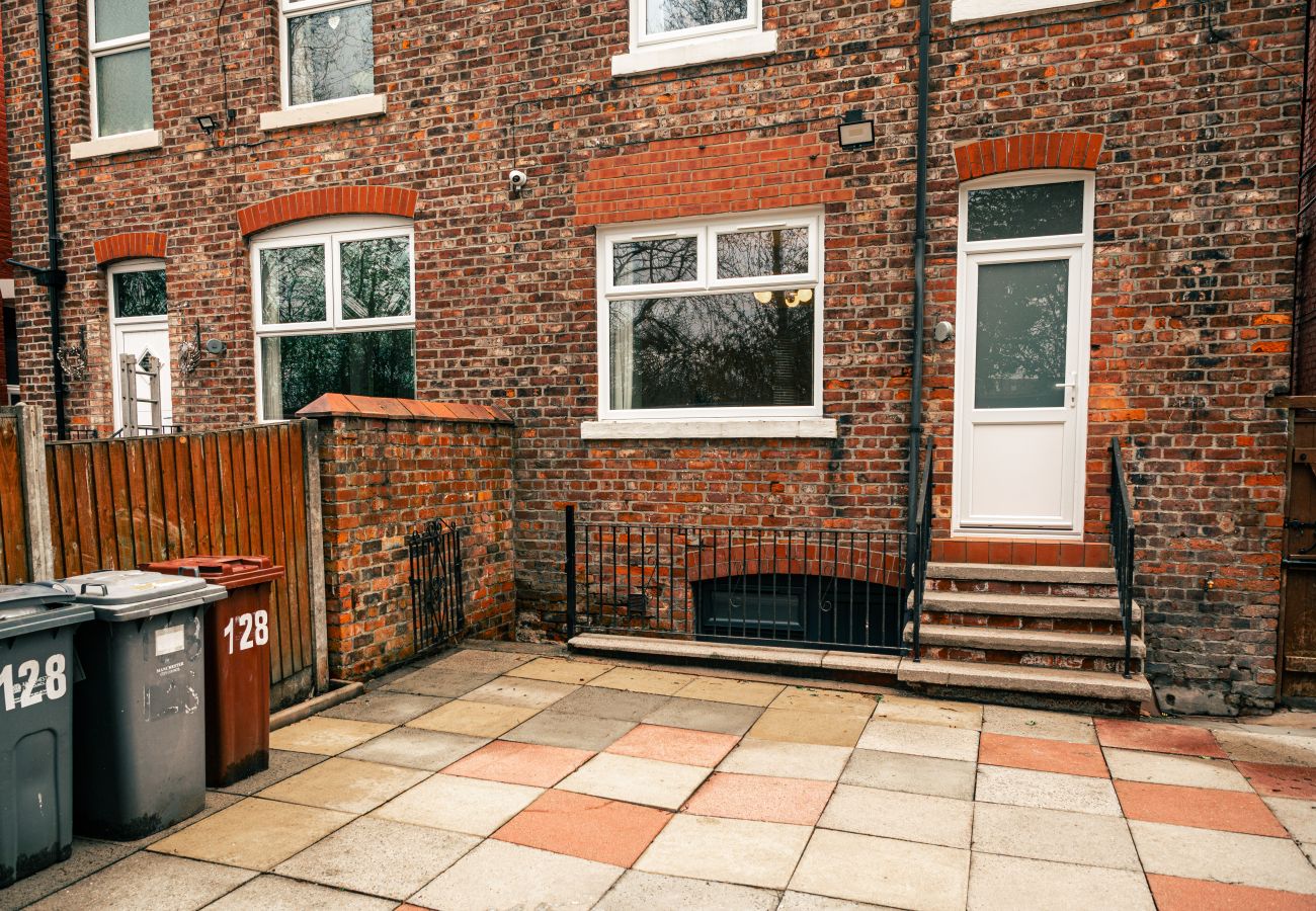 House in Manchester - Manchester Music Lover’s Dream 3 Bed House with Games  Room