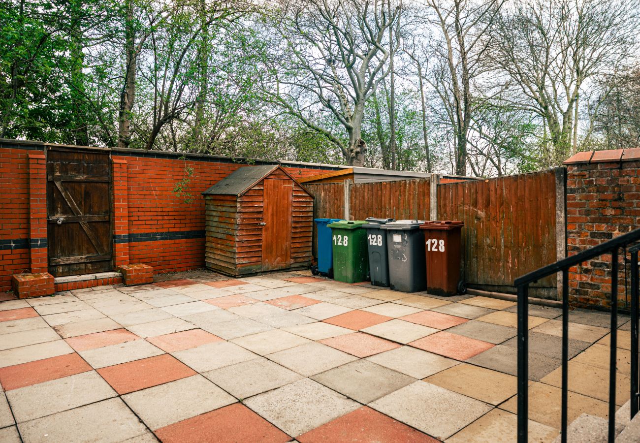 House in Manchester - Manchester Music Lover’s Dream 3 Bed House with Games  Room