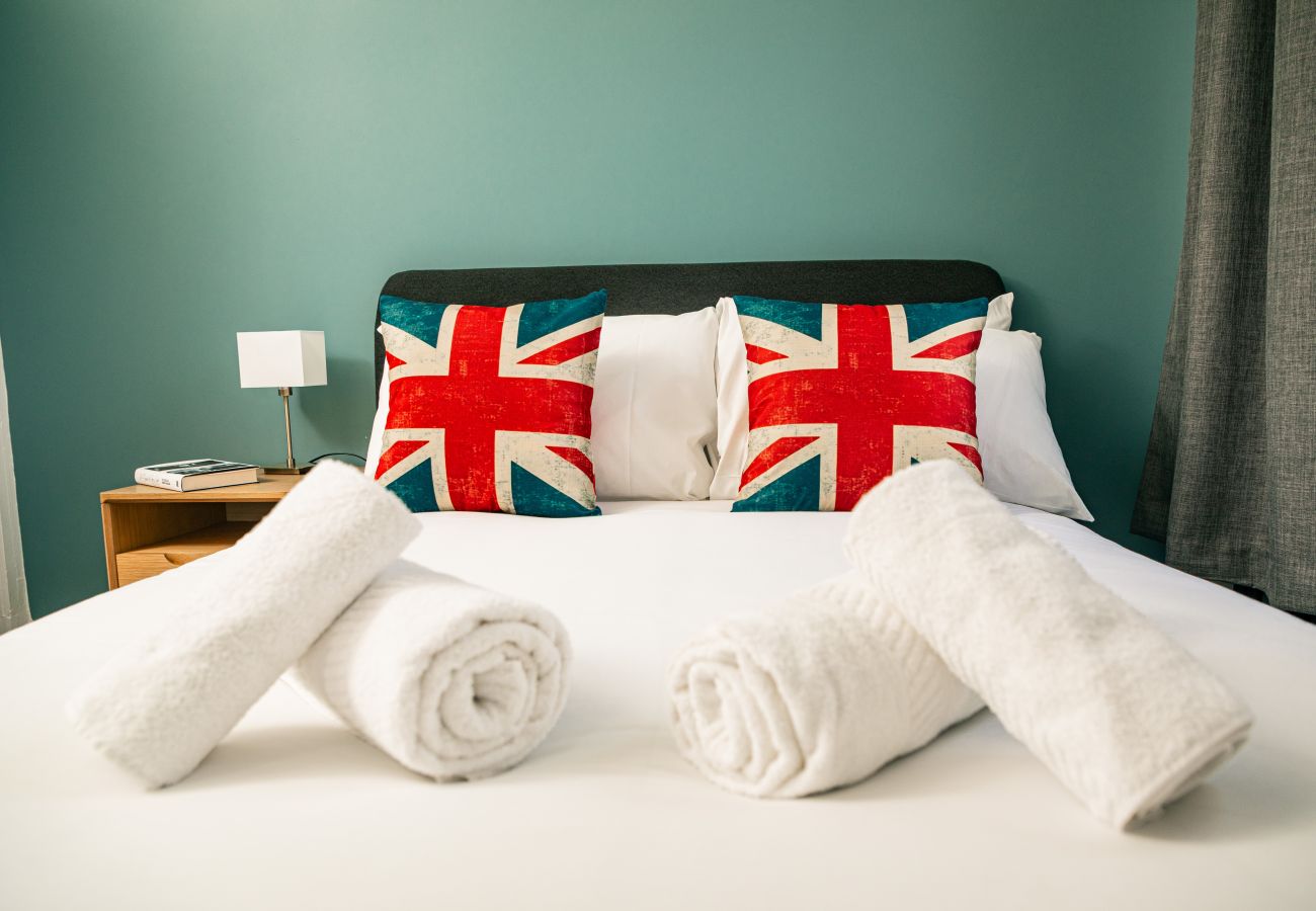 House in Manchester - Manchester Music Lover’s Dream 3 Bed House with Games  Room