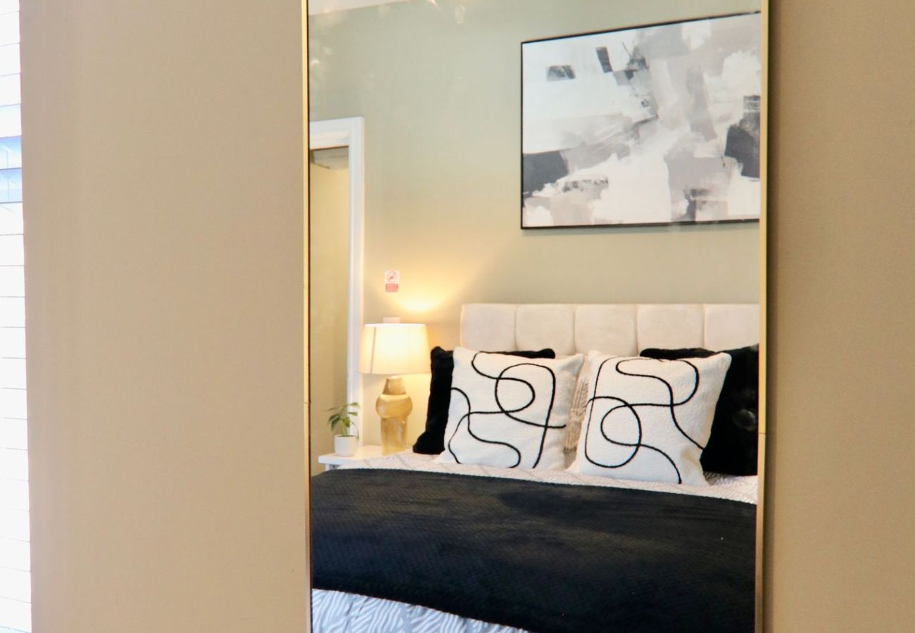 Apartment in Sheffield - Spacious 2BR Haven Near Sheffield Centre