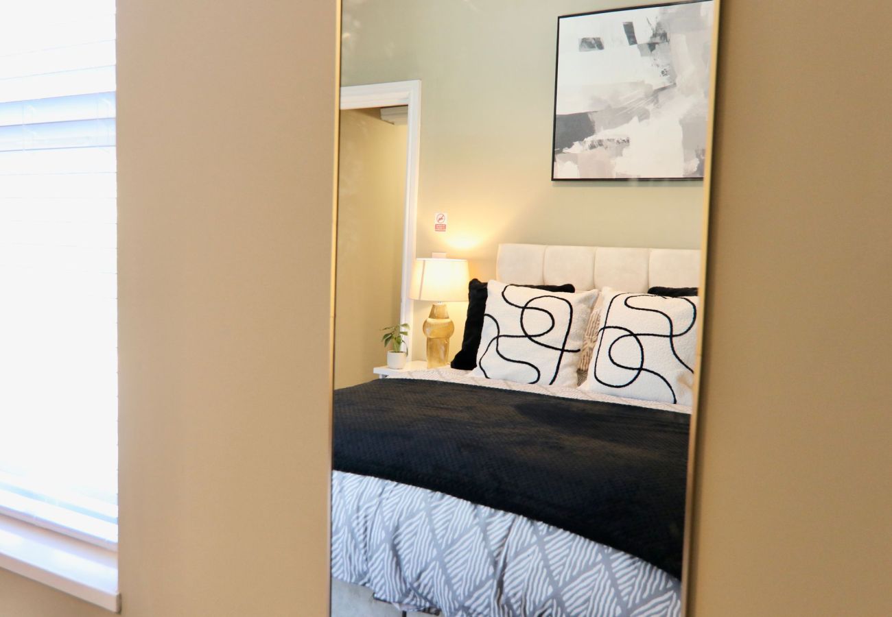 Apartment in Sheffield - Spacious 2BR Haven Near Sheffield Centre