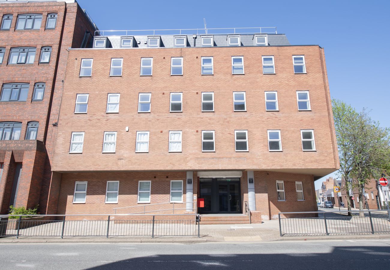 Apartment in Hull - Chic 1BR Sanctuary in Hull City Centre Near Marina