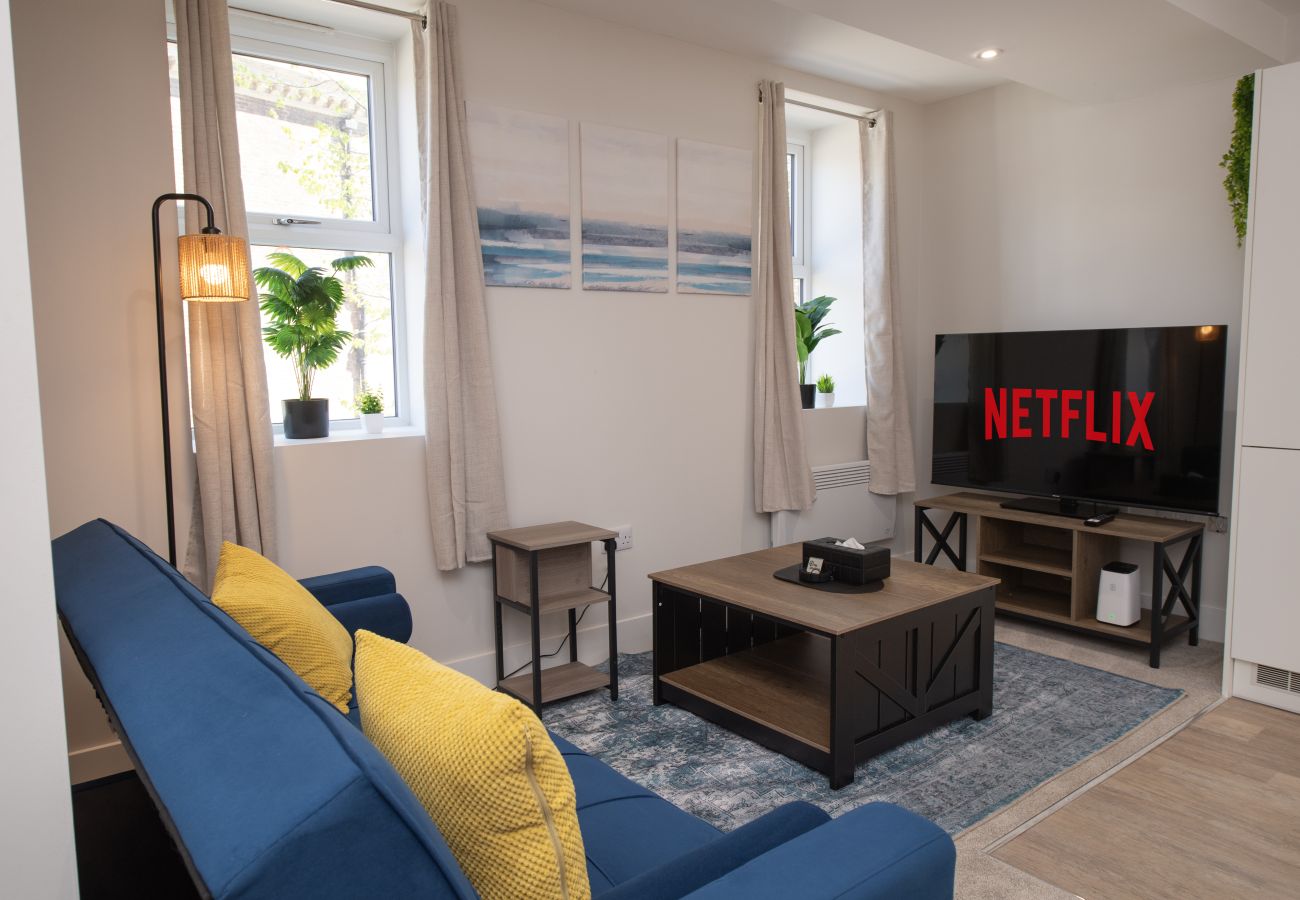 Apartment in Hull - Chic 1BR Sanctuary in Hull City Centre Near Marina