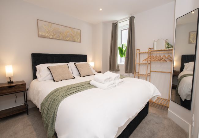 Apartment in Hull - Stylish 1BR Sanctuary in Hull Centre Near Marina